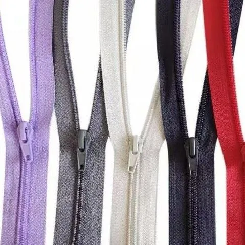 Odjevni dodaci otvorenog tipa s metalnim patentnim zatvaračem